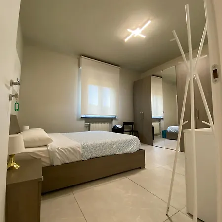 Ferravilla 15 - Camere Grandi 게스트하우스 레조넬에밀리아
